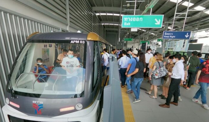 เปิดฟรีรถไฟฟ้า “สีทอง-สีเขียว” คนใช้บริการแน่นเข้มมาตรการป้องโควิดต่อเนื่อง